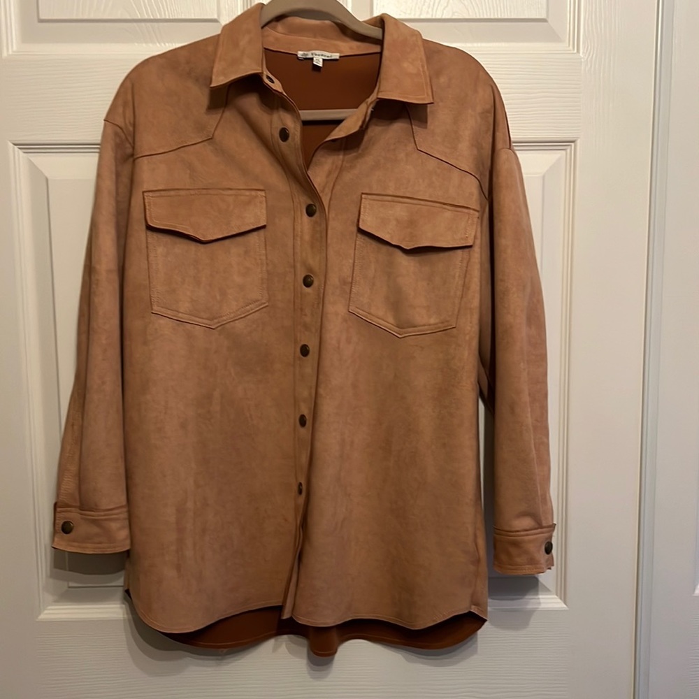 Blush pink suede shirt jacket snaps women medium.  Never worn. Boutique.